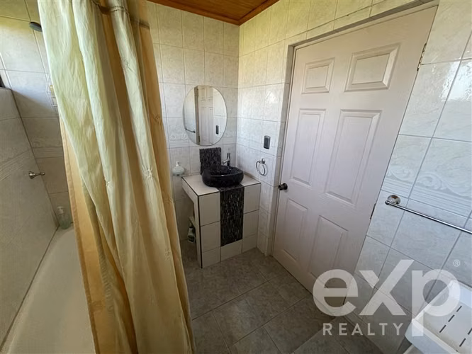 NEGOCIABLE, 2 casas en Loteo Santa Lucia!!! ideal 2 familias