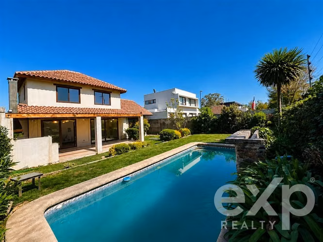 Casa en venta de 3 dorm. en Colina