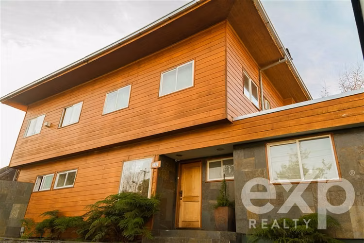 Vendo Oportunidad Casa-Oficina, gran terreno Centro Osorno