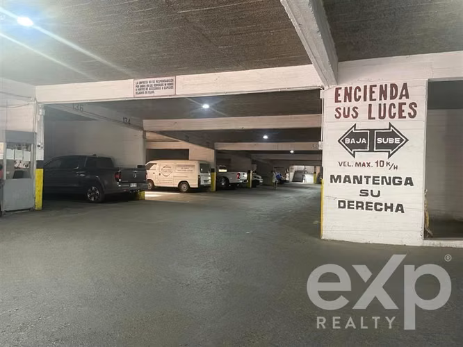 Estacionamiento en venta en Santiago Merced Metro Bellas Art