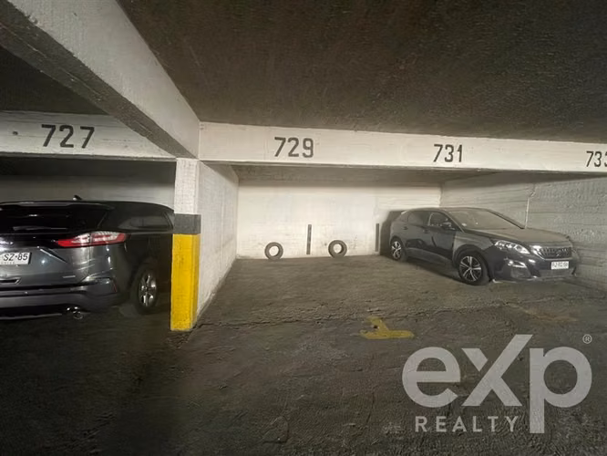 Estacionamiento en venta en Santiago Merced Metro Bellas Art