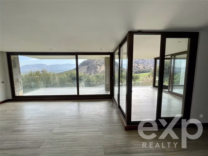 Hacienda Chicureo, preciosas vista, borde cancha, disponible