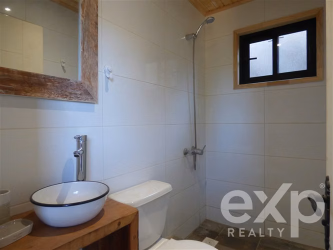 Casa en venta con vista al lago, 3D, 2B en sector Aquelarre
