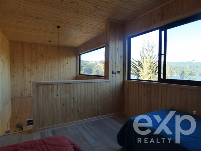 Casa en venta con vista al lago, 3D, 2B en sector Aquelarre