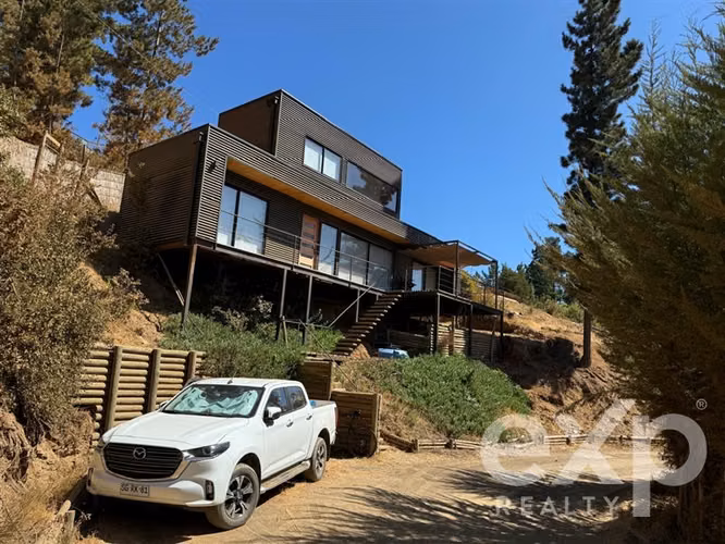 Casa en venta con vista al lago, 3D, 2B en sector Aquelarre