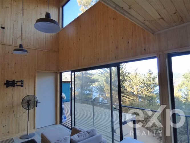 Casa en venta con vista al lago, 3D, 2B en sector Aquelarre