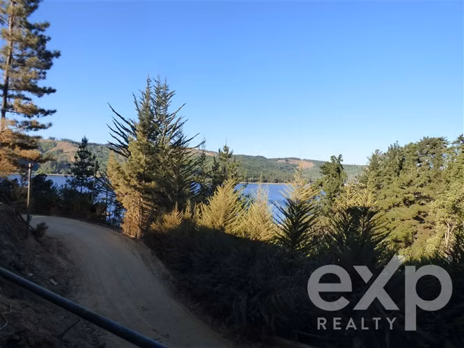 Casa en venta con vista al lago, 3D, 2B en sector Aquelarre