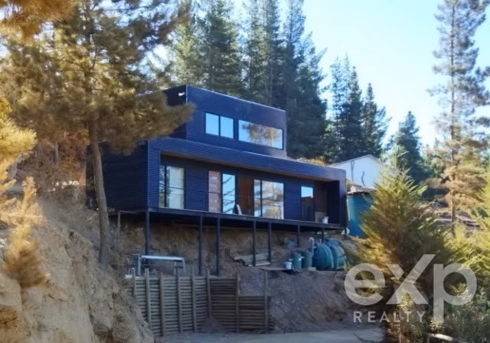 Casa en venta con vista al lago, 3D, 2B en sector Aquelarre