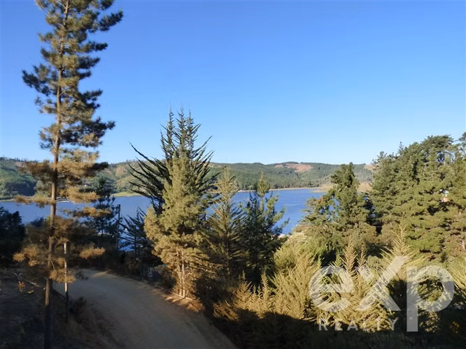 Casa en venta con vista al lago, 3D, 2B en sector Aquelarre