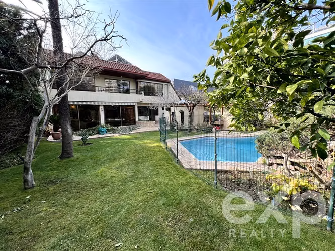Exclusiva Casa en Pedro de Valdivia Norte 850 m de Terreno