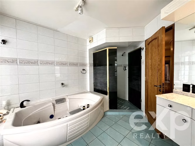 Exclusiva Casa en Pedro de Valdivia Norte 850 m de Terreno