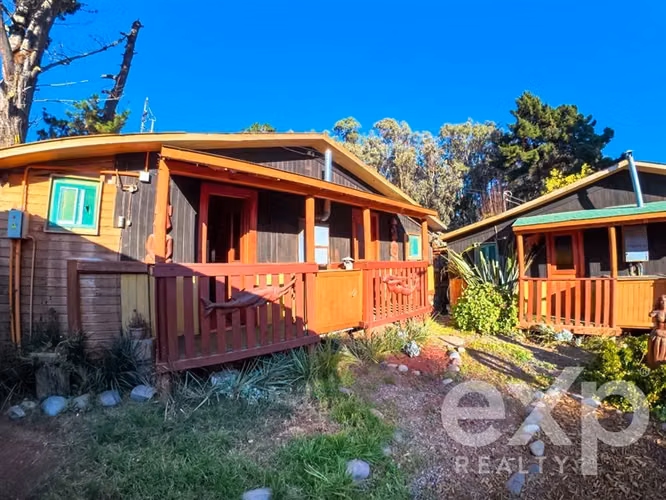 Complejo turístico 21 cabañas con piscina solar Isla Negra