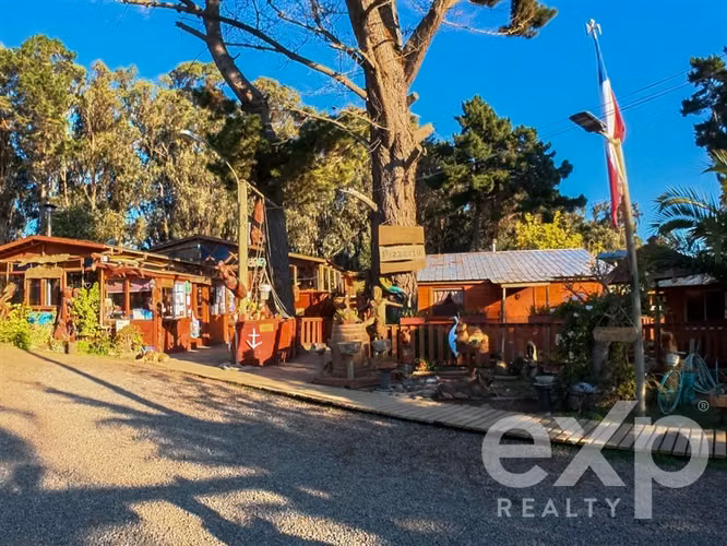 Isla Negra, complejo 21 cabañas, paso Casa Pablo Neruda