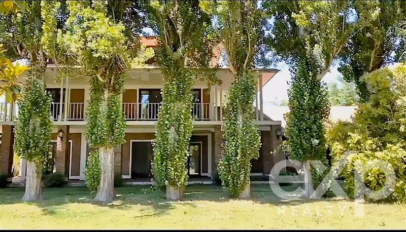 Parcela Pintué, 8 Ha, 4 casas, jardines caballerizas piscina