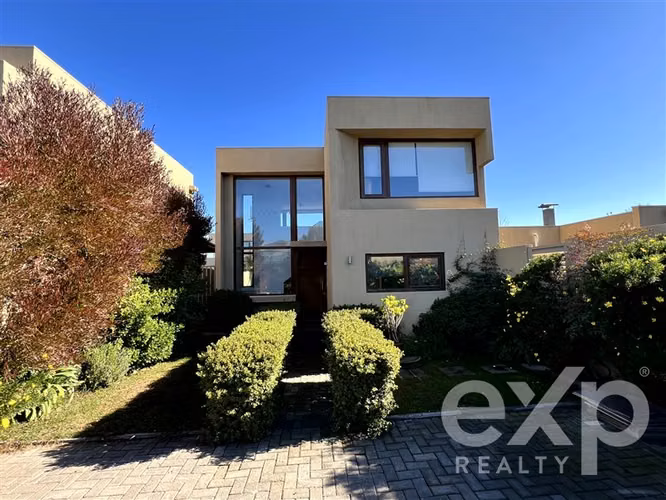 Casa en venta en Brisas Norte de Chicureo