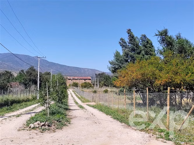 Parcela 5.470 m2 se vende en Olmué. Luz, agua y rol propio. - Imagen 8