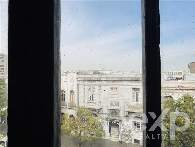 Gran casona patrimonial en arriendo. Gran patio y potencial.