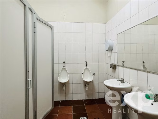 Gran casona patrimonial en arriendo. Gran patio y potencial.