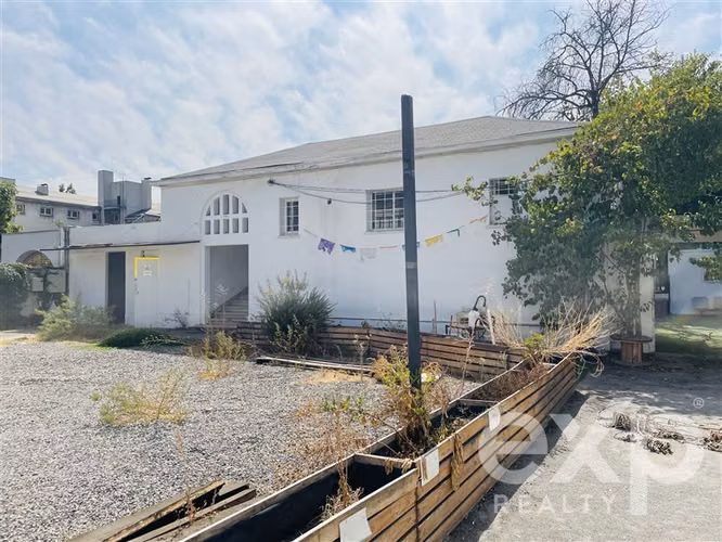 Casa en arriendo de 13 dorm. Plaza Las Lilas - Metro Colón