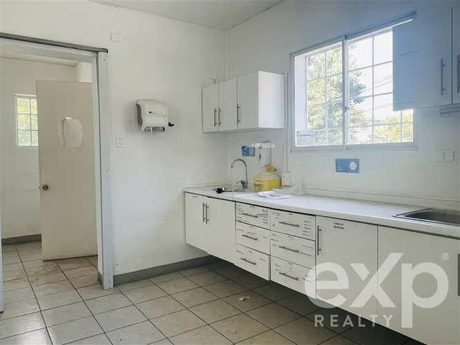 Oficina corporativa en arriendo Plaza Las Lilas - Metro Coló