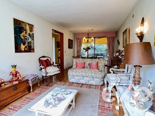 Casa en venta de 4 dorm. en Vitacura