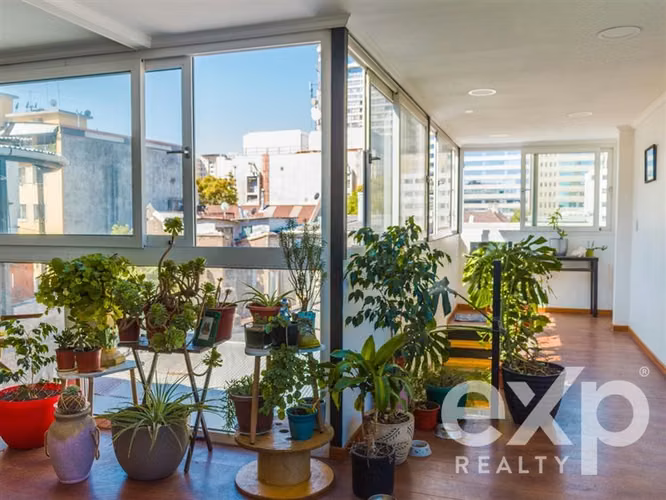 Se Vende oficina, Dúplex, OPORTUNIDAD. Metro Los Héroes.