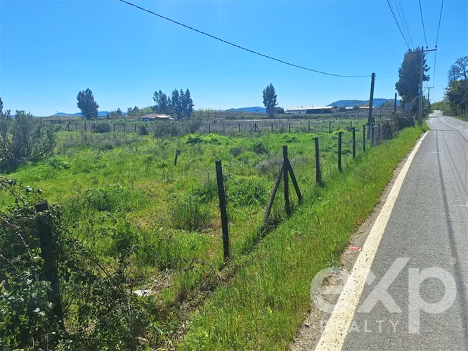 Vende sitio camino a Trinidad de Peralillo con agua y luz