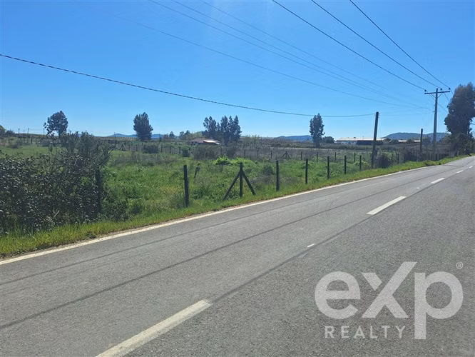 Vende sitio camino a Trinidad de Peralillo con agua y luz