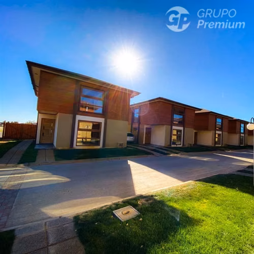Vende casa, Condominio Pulmahue (4D+3B)
