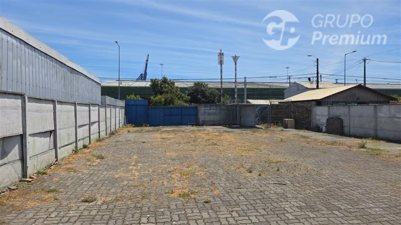 Terreno+oficina+garita en arriendo en el centro de Coronel