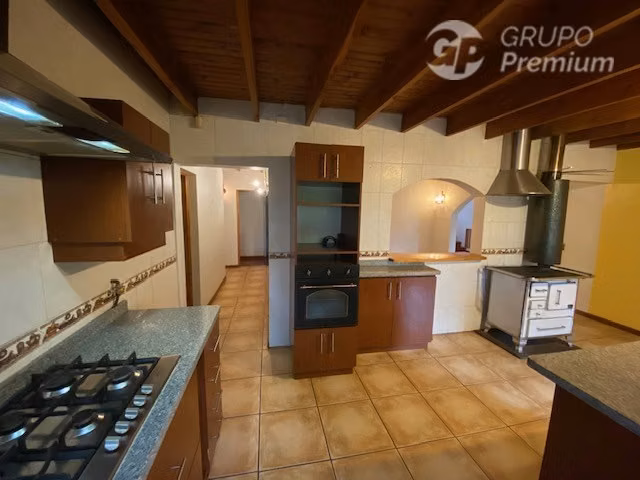 Casa arriendo de 4d 4b 14e hermoso entorno natural Peñaflor