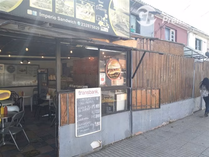 Se Vende Casa con Local en San Joaquín, Imperdible
