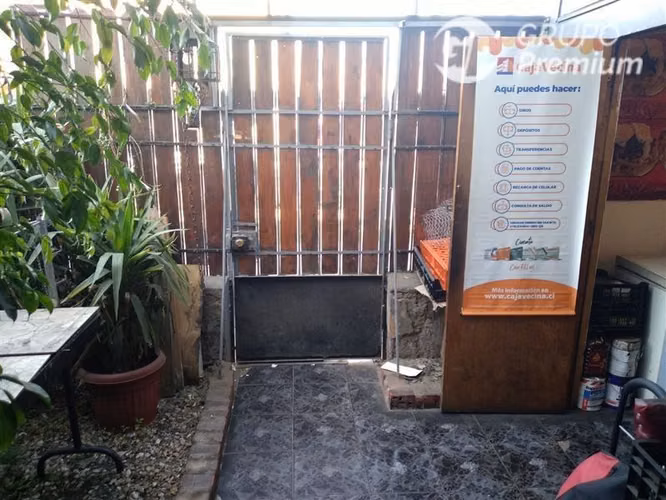 Se Vende Casa con Local en San Joaquín, Imperdible