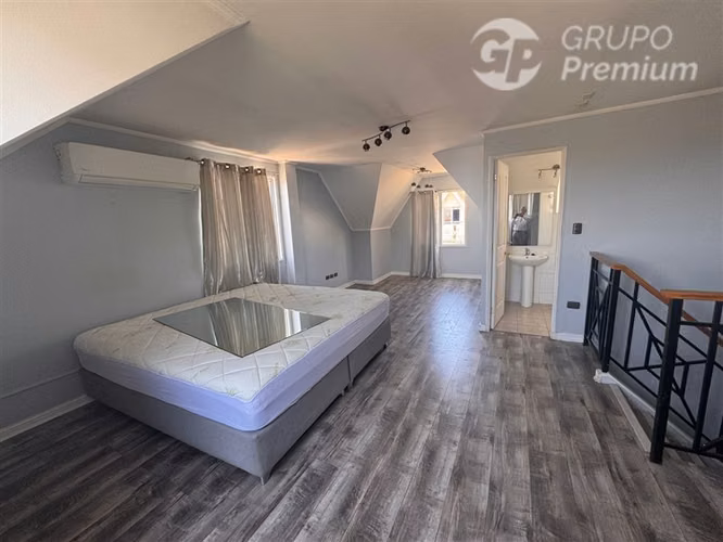 Casa en venta de 4 dorm., 4 baños, 4 Est. en Maipú
