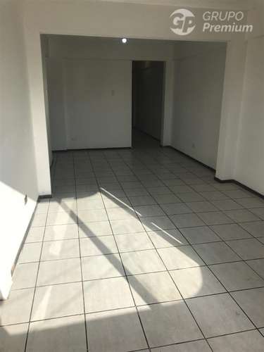 Casa en venta de tres pisos en pleno centro de Iquique 222m2