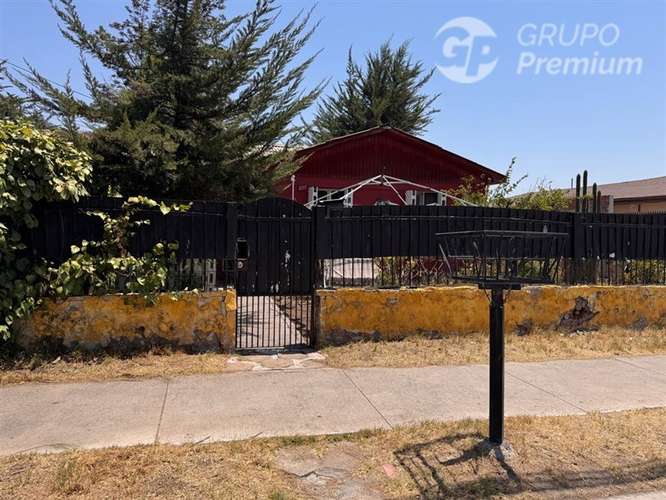 Casa en venta de 3 dormitorios y gran patio de 480 mt2 app