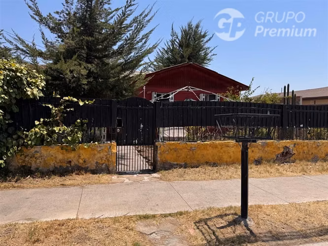 Casa en venta de 3 dormitorios y gran patio de 480 mt2 app