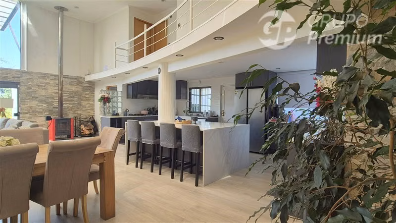 Casa en venta de 7 dorm. en Colina