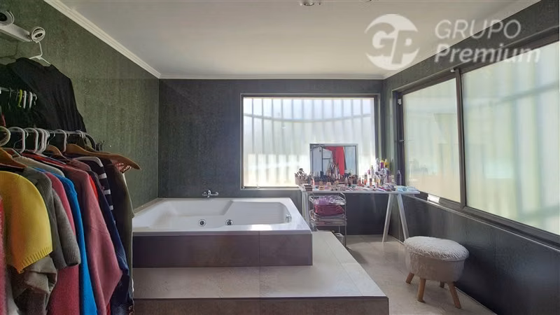 Casa en venta de 7 dorm. en Colina