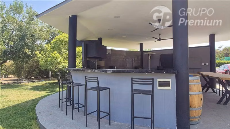 Casa en venta de 7 dorm. en Colina