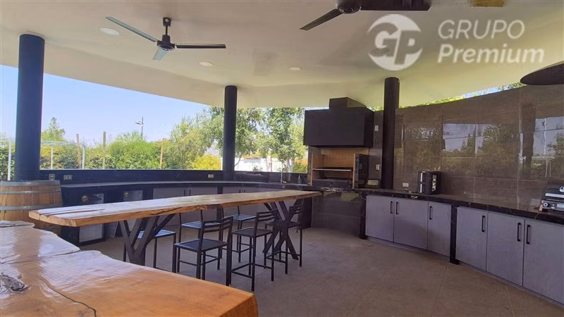 Casa en venta de 7 dorm. en Colina