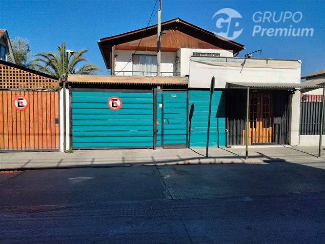 Casa en venta de 5 dorm. en La Cisterna
