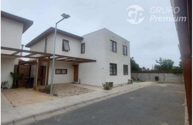 Moderna y Hermosa Casa en venta de 3 dorm. en Limache