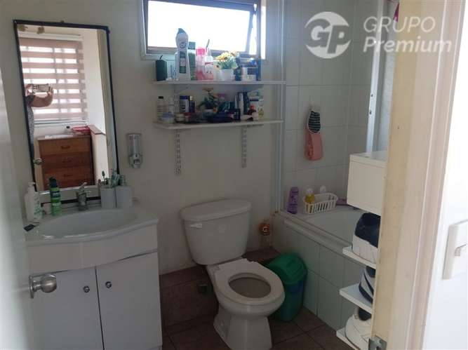 Casa en venta de 2 dorm. 2 baños con almacén en Quillota