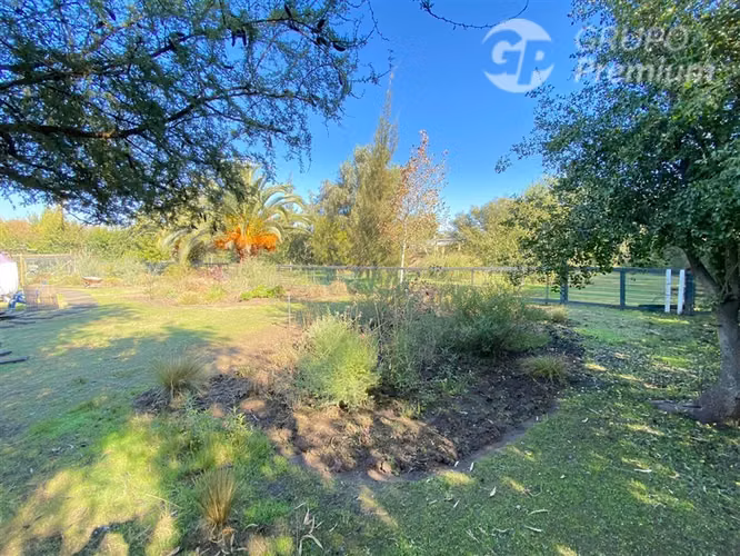 Parcela en venta de 4D 3B piscina cabaña de visitas en Lampa