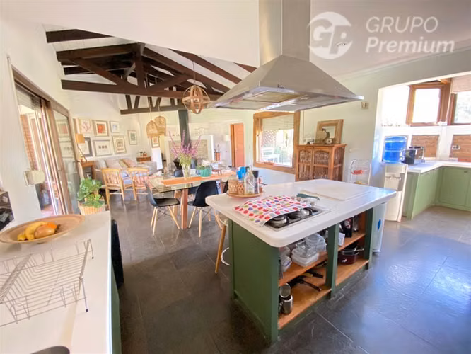 Parcela en venta de 4D 3B piscina cabaña de visitas en Lampa