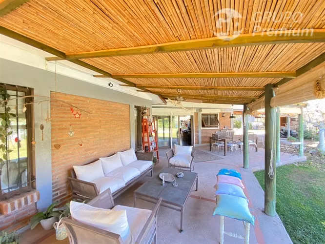 Parcela en venta de 4D 3B piscina cabaña de visitas en Lampa