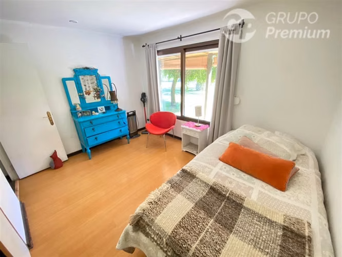 Parcela en venta de 4D 3B piscina cabaña de visitas en Lampa