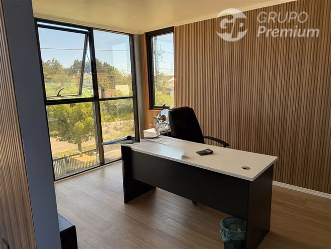 Oficinas + casa nueva en centro de Pitrufquén | 8 privados |