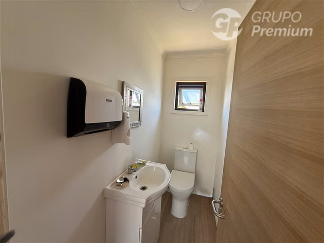 Oficinas + casa nueva en centro de Pitrufquén | 8 privados |